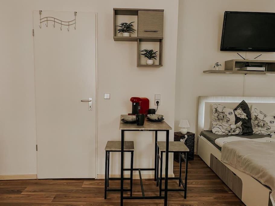 Unser Sonniges Apartment Mit Wlan, Netflix, Xbox Magdeburg Ngoại thất bức ảnh