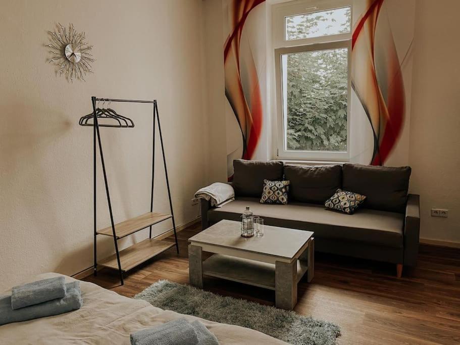 Unser Sonniges Apartment Mit Wlan, Netflix, Xbox Magdeburg Ngoại thất bức ảnh